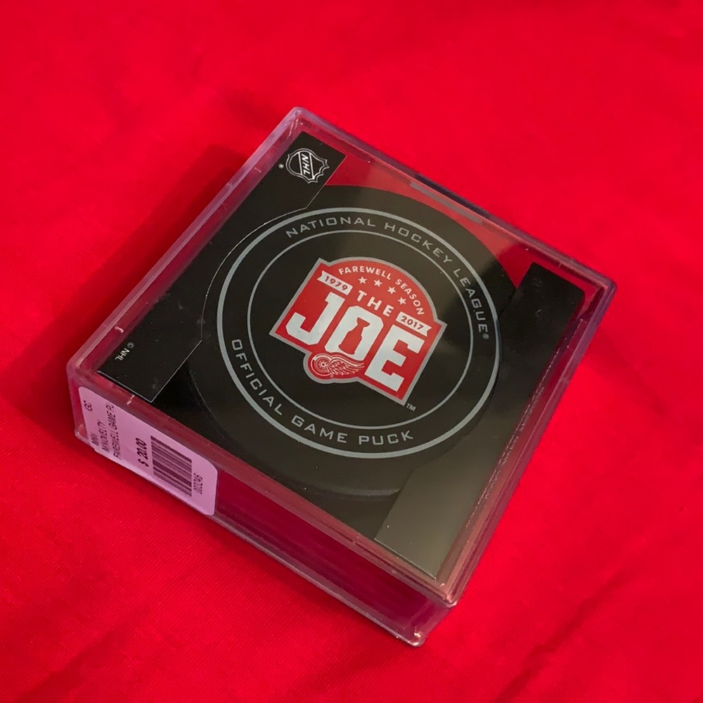 Red Wings Official Game Puck